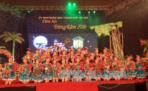 ການເຄື່ອນໄຫວເບີດບານມ່ວນຊື່ນຫຼາຍຢ່າງຕ້ອນຮັບງານບຸນໄຫວ້ພະຈັນໃຫ້ເດັກ
